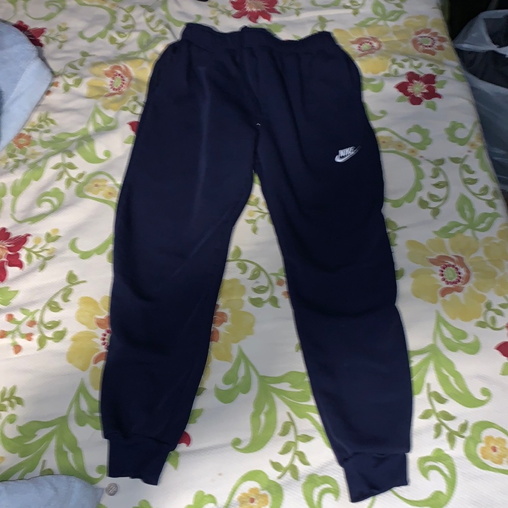 Nike jogger pants in navy blue color XL for men.